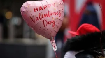 تحول جذري.. المصريون يعيدون تشكيل طرق التعبير عن عيد الحب عبر الإيموجي والورود الحمراء